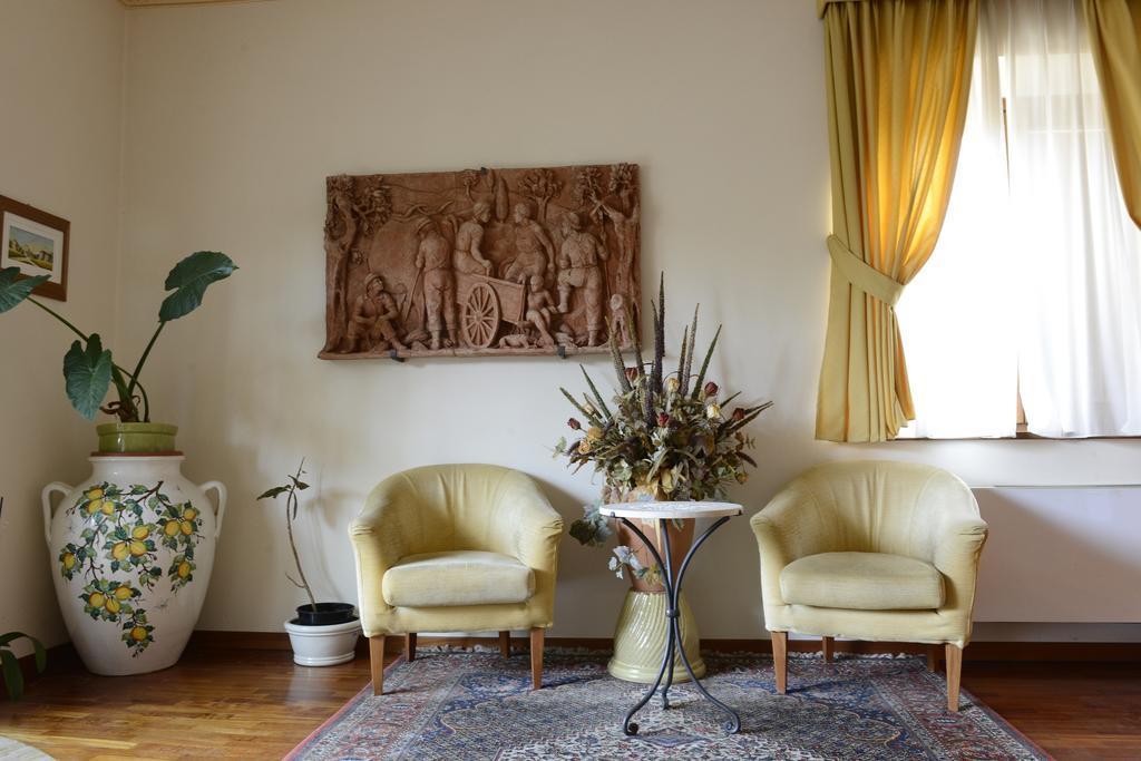 Hotel Rutiliano Пиенца Экстерьер фото