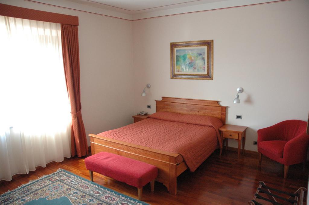 Hotel Rutiliano Пиенца Экстерьер фото